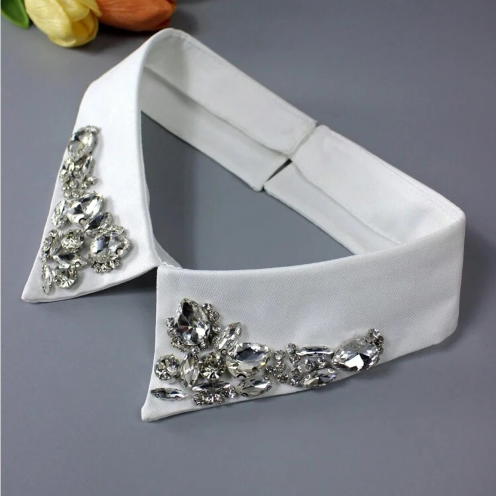 Elegant White Crystal Embellished Collar - Picture 1 of 1